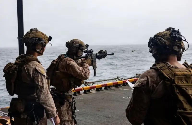 Tras rechazar propuesta de Irán para acabar la guerra, Estados Unidos despliega a miles de militares y un tercer grupo de portaaviones en Medio Oriente mientras el conflicto entra a su octavo mes