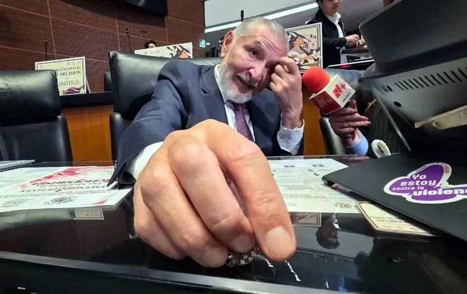 Calla Adán por permisos para apuestas, pero defiende a Andy