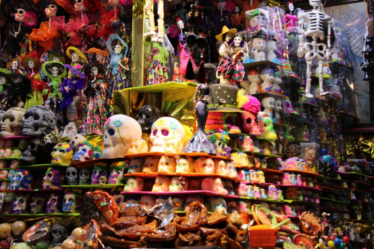 Inauguran segunda edición del Mercadito de Día de Muertos