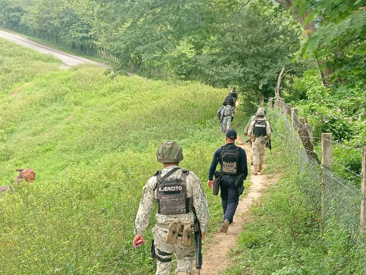 Mantienen vigilancia militar y policial en Juan R. Escudero
