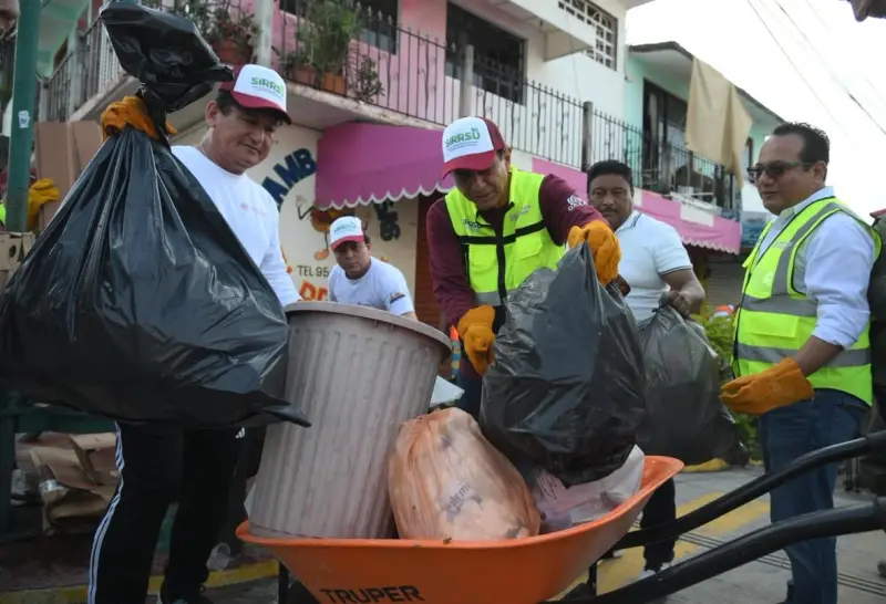 Realiza Gobierno de Oaxaca el Mega Tequio Limpiando Puerto, en la Costa