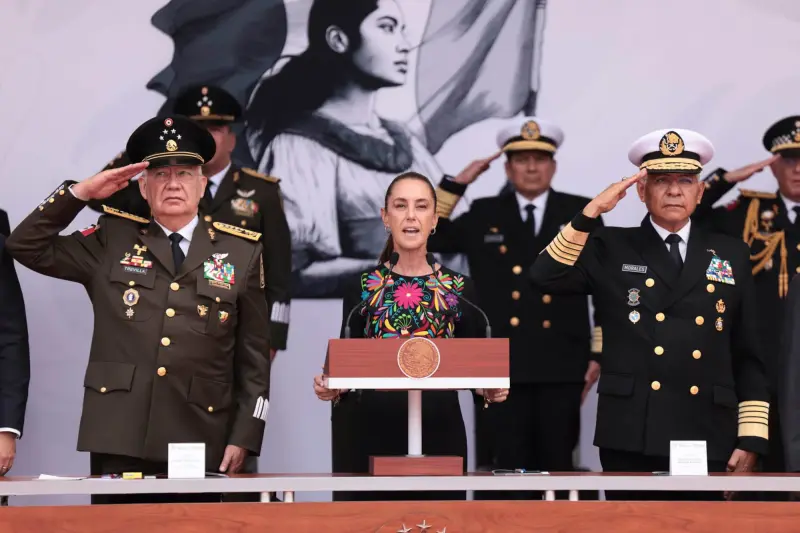 Sheinbaum asegura que las Fuerzas Armadas nunca recibirán órdenes para reprimir al pueblo durante aniversario de la Armada en Veracruz