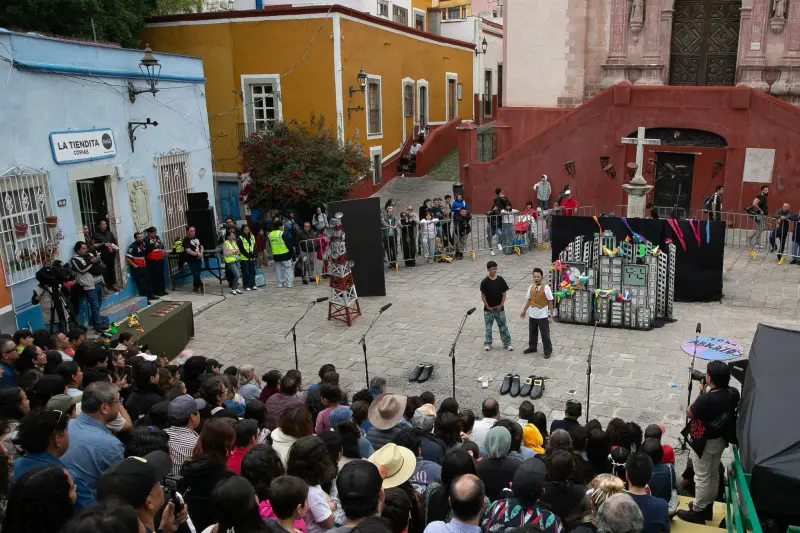 Siete lagartos conquistan Plaza San Roque