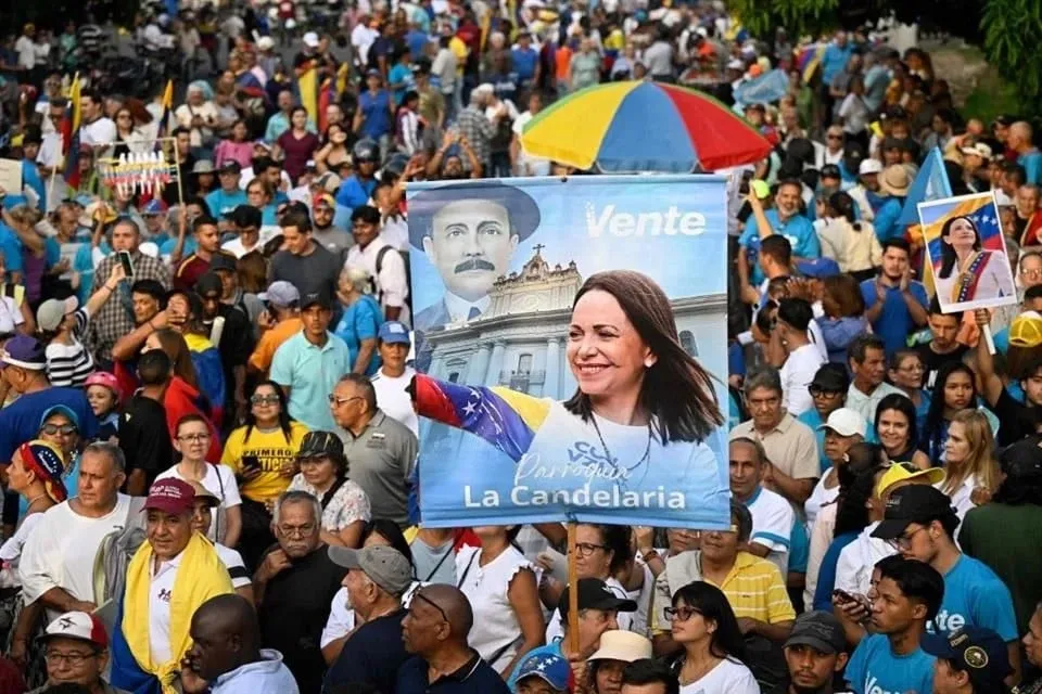 Marchan en Venezuela para pedir retorno de Corina Machado