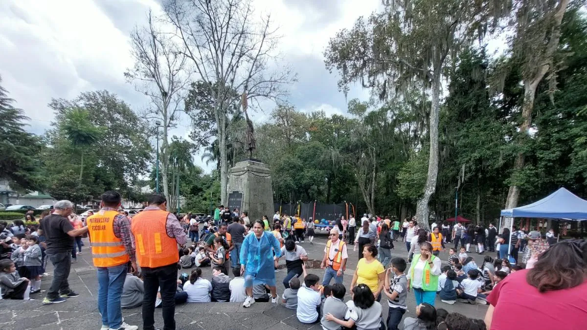 Al menos 2 mil personas desalojadas por fuerte olor a gas en Xalapa