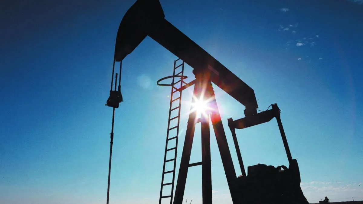 Petróleo se mantuvo estable mientras el mercado evalúa los riesgos de suministro