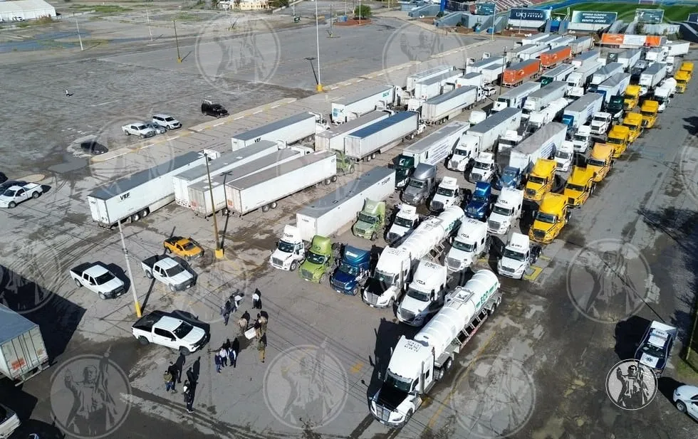 Prevén desabasto por paro de transportistas