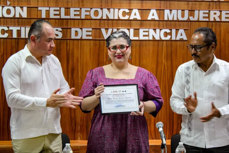 Certifican a policías de Acapulco en atención telefónica a mujeres