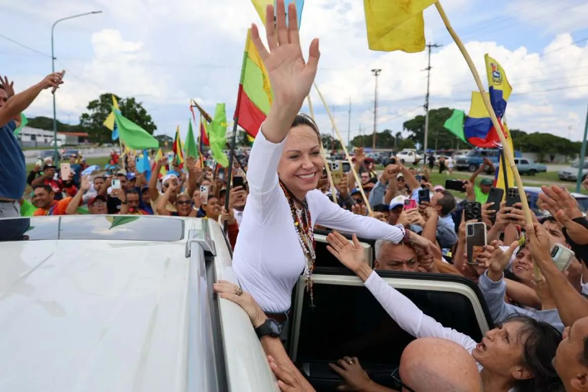 Recibe Venezuela a María Corina Machado