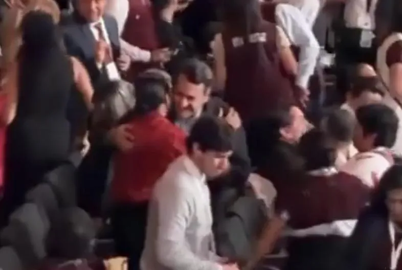 Reaparece ‘Andy’ López Beltrán en festejo por los 15 años de Morena