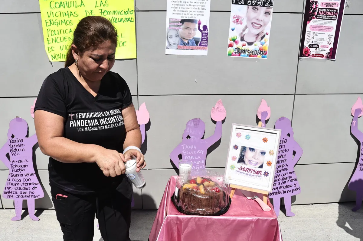 A más de nueve años del feminicidio en Torreón, el dolor se vuelve resistencia: familiares y colectivo de víctimas exigen reparación del daño para el hijo de Serymar