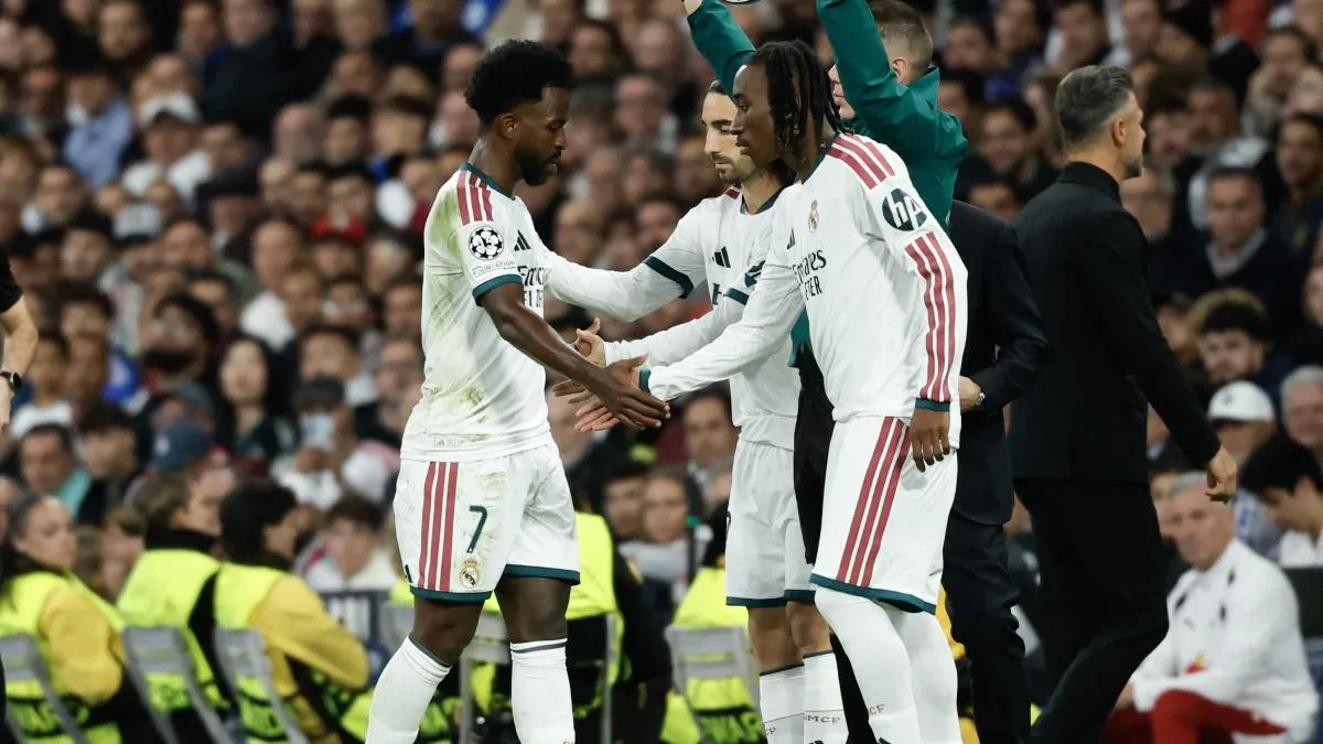 Mbappé arropa a Vinícius tras marcharse abatido en el duelo ante Leipzig