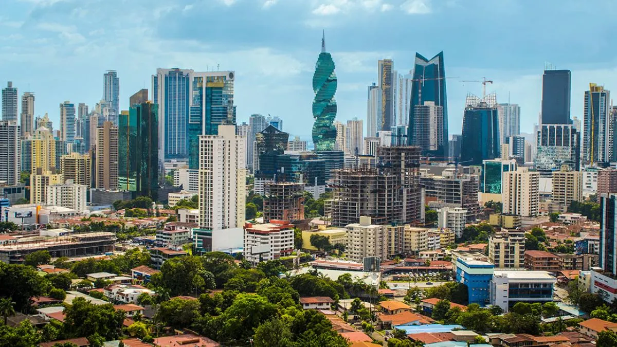 La UE retira a Panamá y Vietnam de su lista de paraísos fiscales
