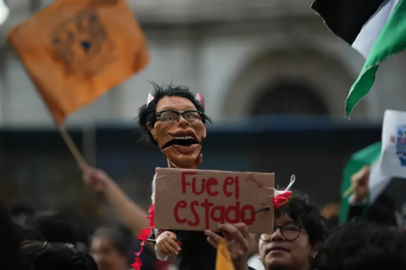 Miles marchan en CDMX por el 58 aniversario de Tlatelolco; sobrevivientes, jóvenes y madres buscadoras mantienen viva la exigencia de justicia