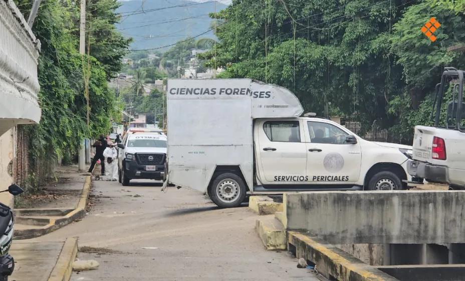 Disparan al aire y tiran 2 cadáveres a un canal pluvial en Acapulco