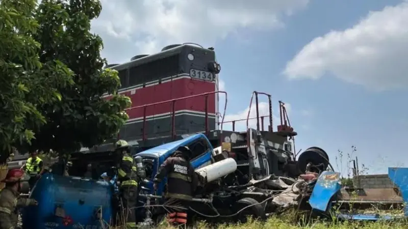 Tren embiste a pipa de gas LP en Altamira, Tamaulipas