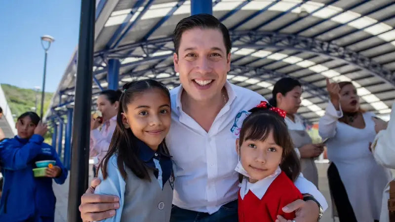 Rodrigo Monsalvo impulsa acciones para combatir la deserción escolar y fortalecer el transporte en El Marqués