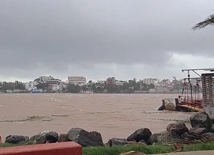 Crecen ríos en el sur de Veracruz