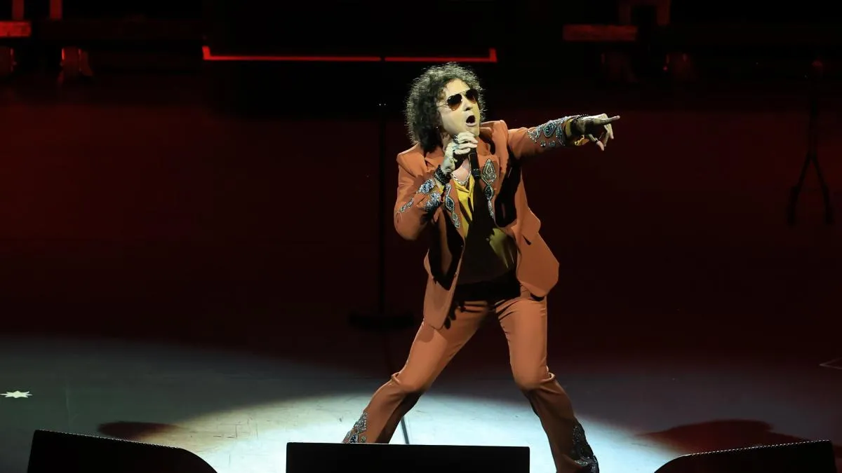 Enrique Bunbury podrá mutar, pero nunca decepciona; así fue su emotivo regreso al Auditorio Nacional