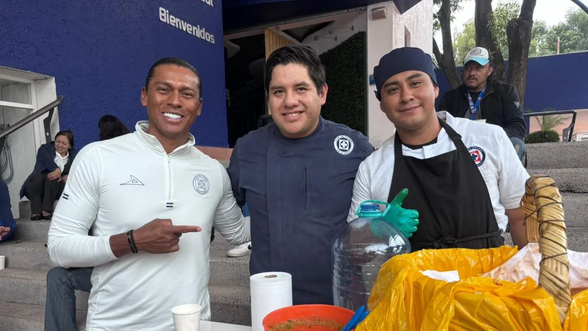 Joel Huiqui cumple su promesa y lleva tacos de canasta a La Noria