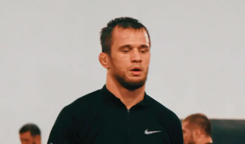 Usman pone el dedo en la herida de la UFC: ¿por qué evita a Topuria?