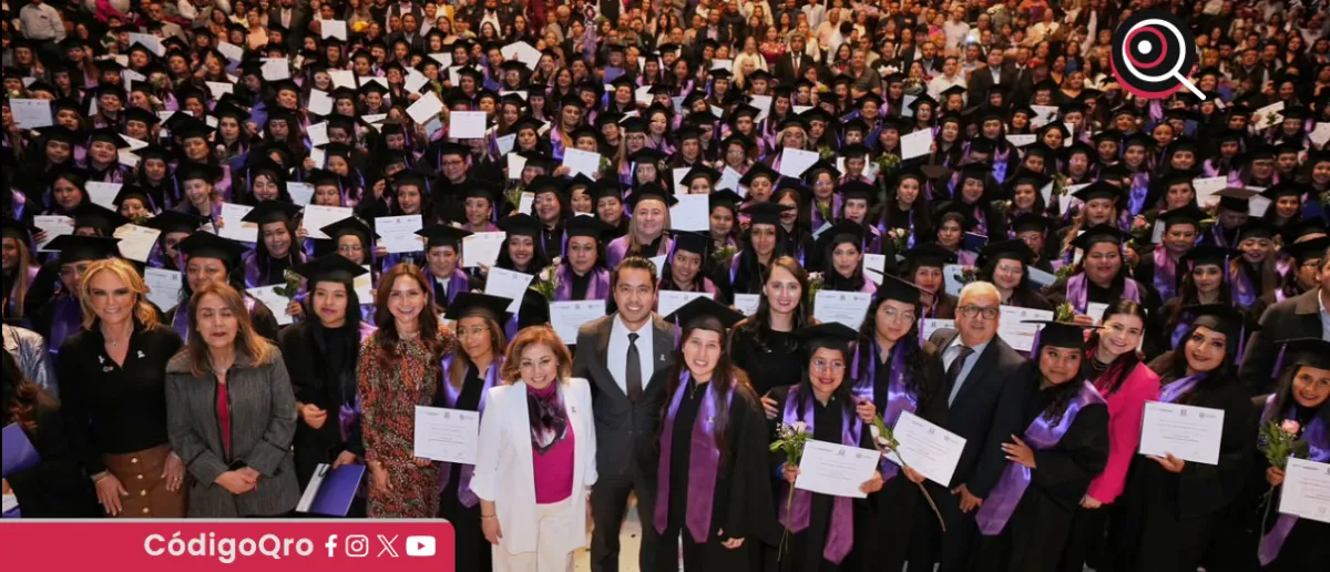 Felifer Macías reconoce a 451 egresadas de la Universidad de las Mujeres