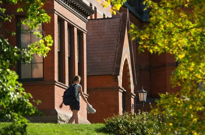 Amenazan a denunciante de agresión en Cornell para retirar demanda