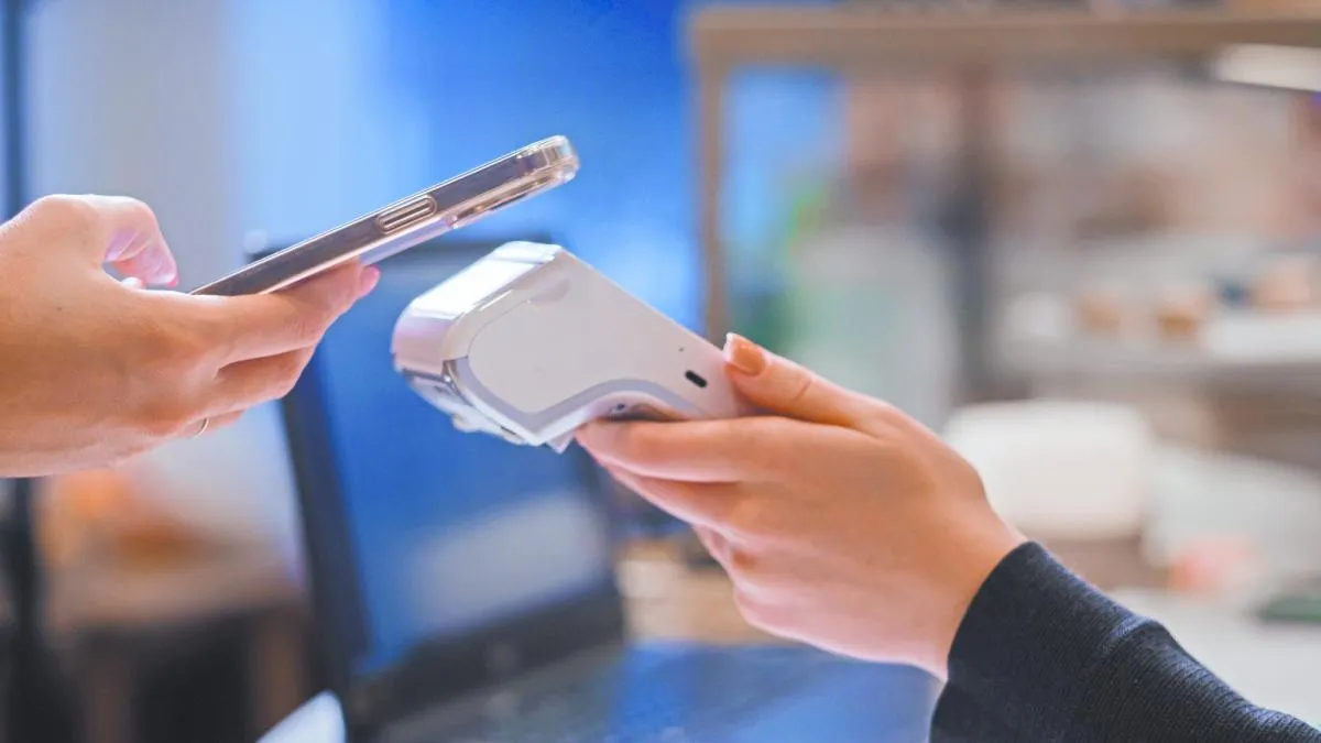 Uso de pagos digitales mejoraría si las apps bancarias son más simples y fáciles de usar: Banxico