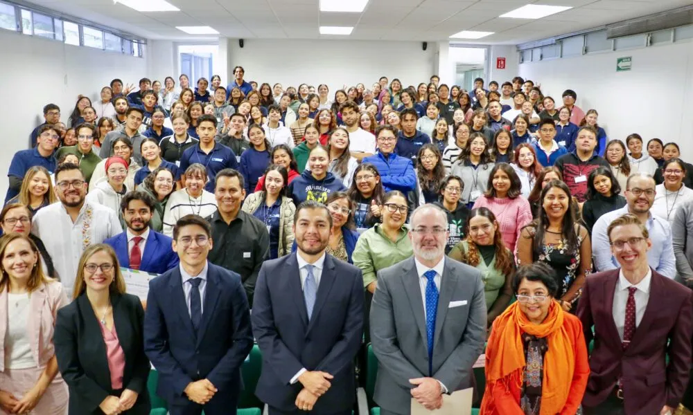 Certifican la UP Santa Rosa y el Hospital Johns Hopkins a comunidad universitaria