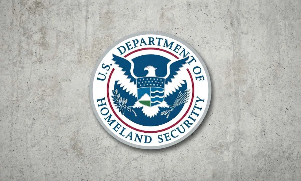Admite DHS uso de almacén en Nueva Jersey para procesar detenidos