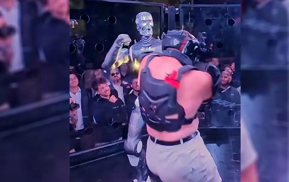 Un hombre contra un robot tipo 'Terminator' en una jaula. California lo declaró ilegal