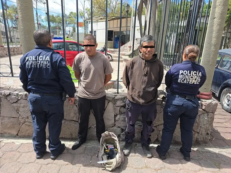 Detienen a 2 por robo a Oxxo en Xalostoc; uno era buscado en Veracruz
