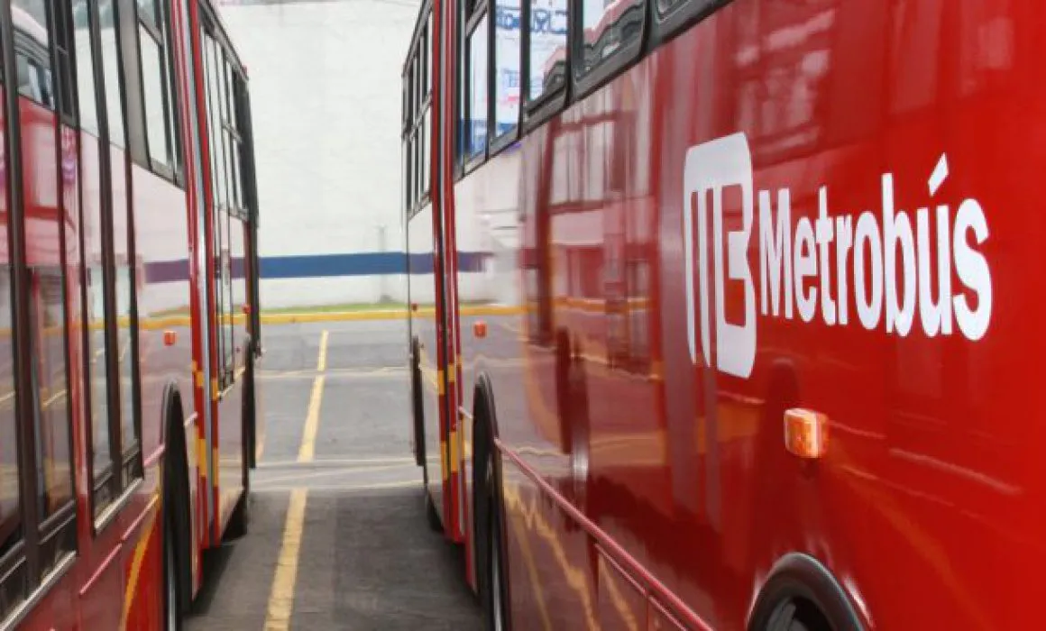 Metrobús anuncia su primera ruta conducida solo por mujeres  