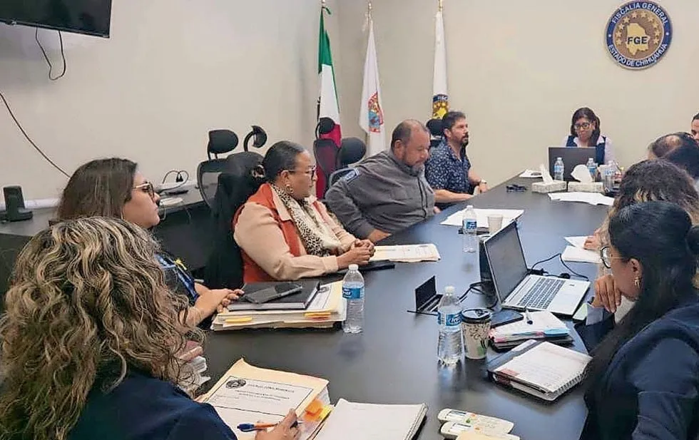 Se reúne fiscal con familias de ausentes