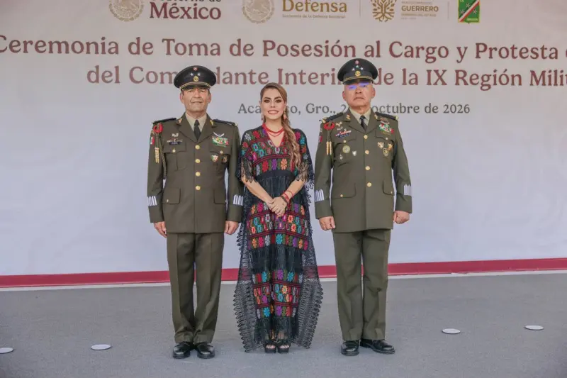 Asiste Evelyn a toma de protesta del comandante de Novena Región Militar
