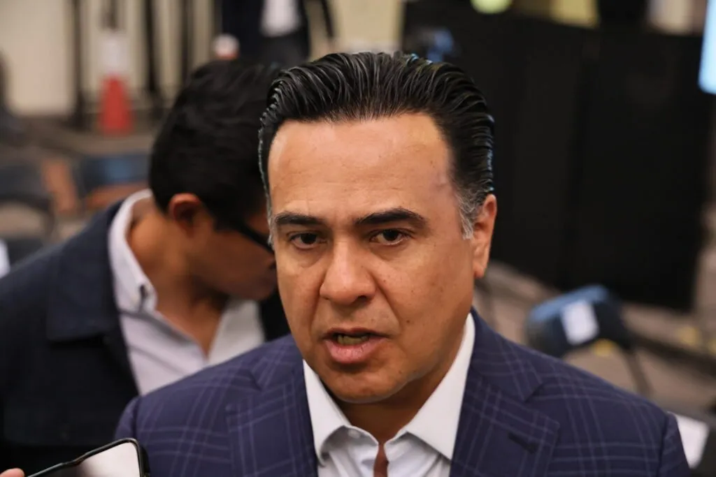 Luis Nava se compromete a respetar los resultados del proceso interno de Acción Nacional y confirma su permanencia en el partido