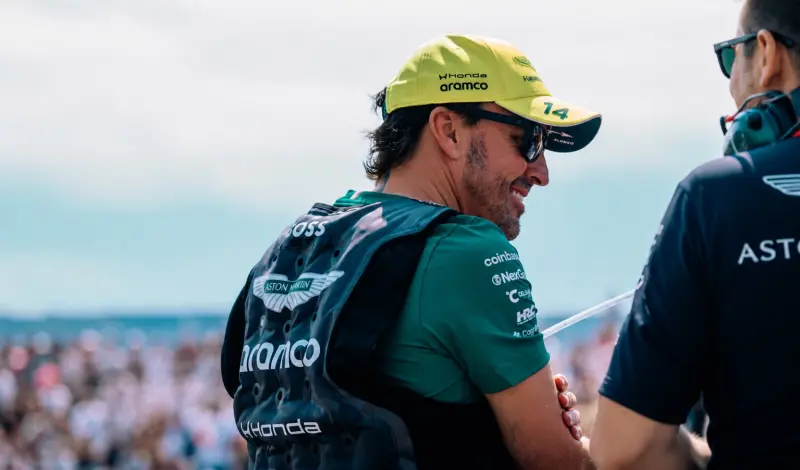 Fernando Alonso prepara su regreso al Dakar con Aston Martin en 2027