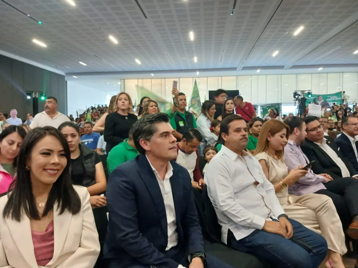 Toño Ixtláhuac, presente en segundo informe legislativo de Ernesto Núñez