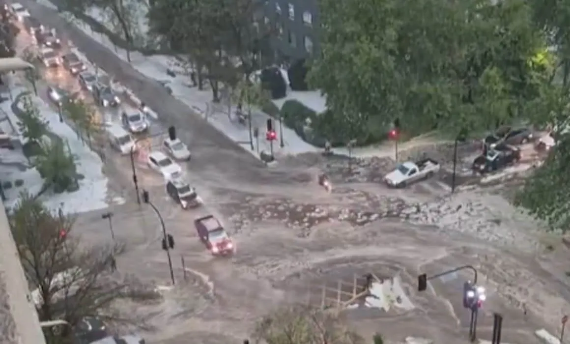Azota tormenta con granizo a Santiago de Chile y provoca inundaciones 