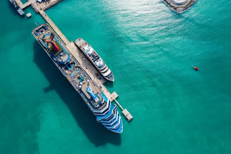 Guardia Costera de EU intercepta buque con combustible ilegal; lo confina en Puerto Progreso, Yucatán