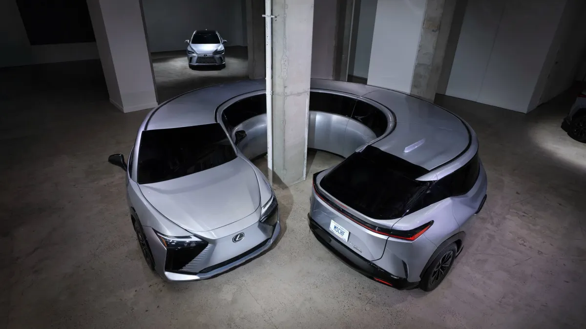 ¿Autos o esculturas? Así transformaron dos Lexus en obras de arte surrealistas