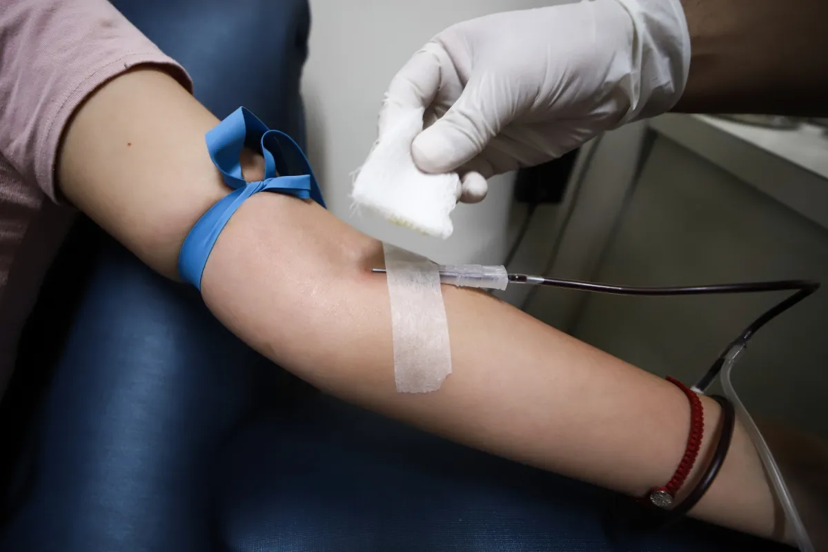 México actualiza las reglas para donar sangre y exigirá pruebas moleculares de VIH y hepatitis para reforzar la seguridad de las transfusiones