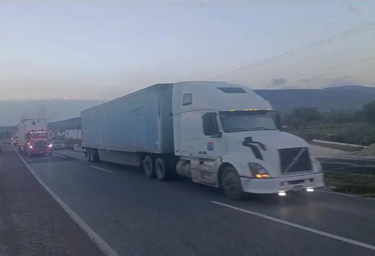 Retiran bloqueo sobre la México-Laredo; pobladores de Ixmiquilpan cerraron 9 horas