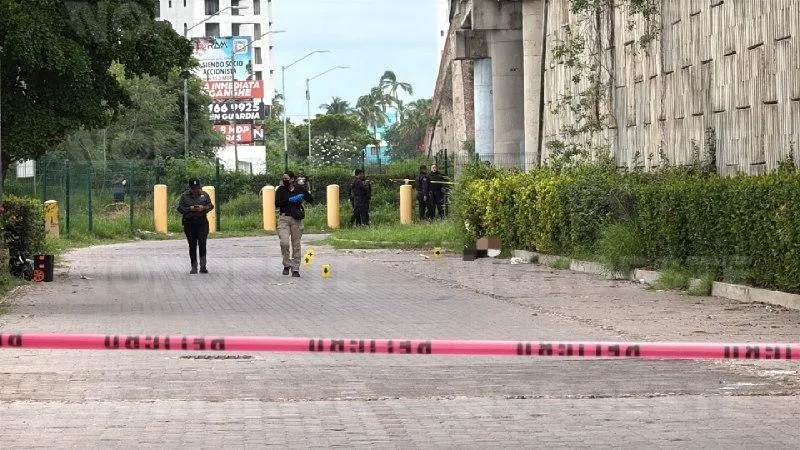 Hallan a mujer sin vida y con huellas de violencia bajo puente de la avenida La Marina en Mazatlán