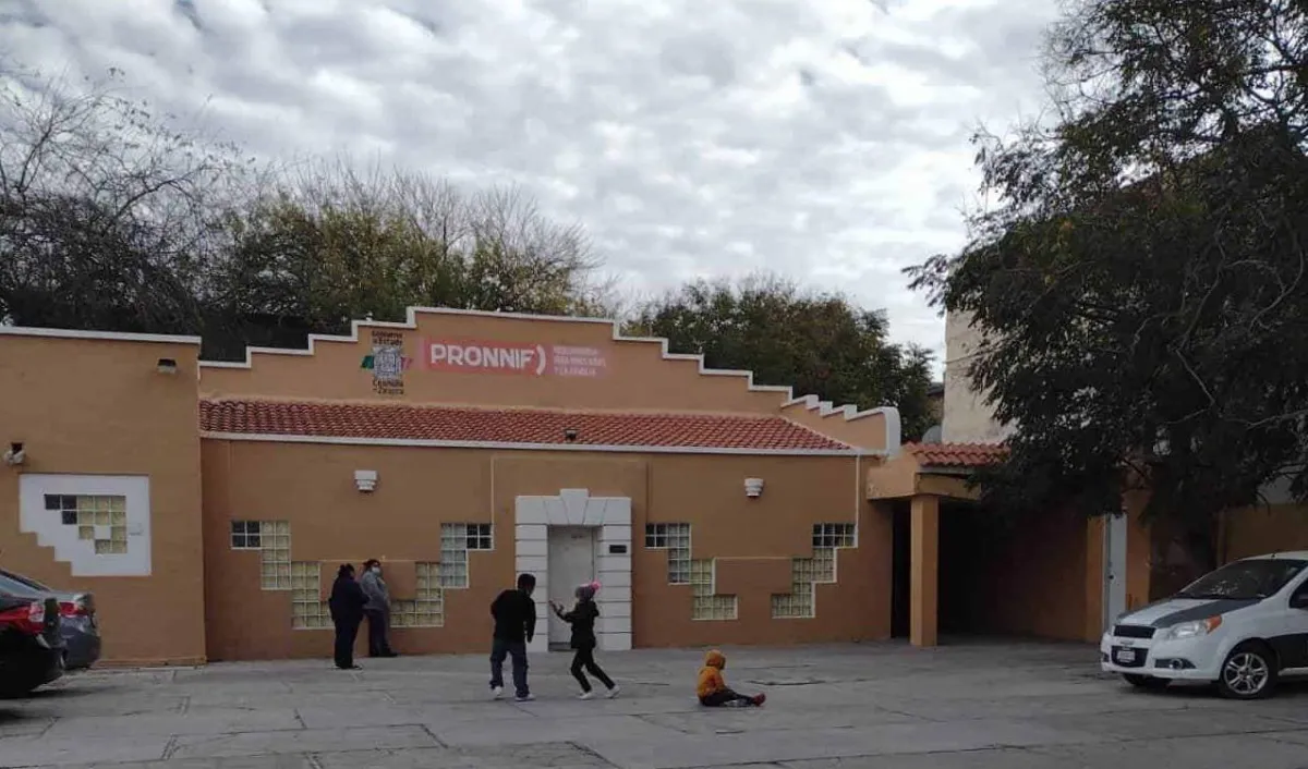 Resguardan a niña que buscaba comida entre la basura en Piedras Negras