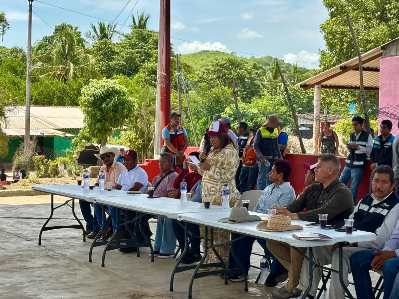 Da Leticia Lozano seguimiento a obras en Cacahuatepec