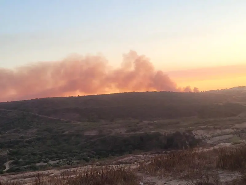 Encerrados a altas temperaturas por humo tóxico: familias de Loma Bonita denuncian quemazones de un basurero