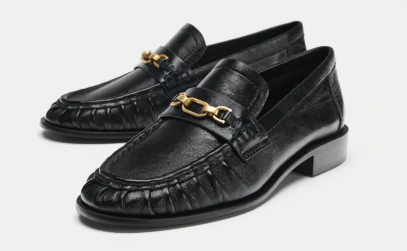 El detalle metálico que convierte este mocasín en el zapato estrella de la temporada