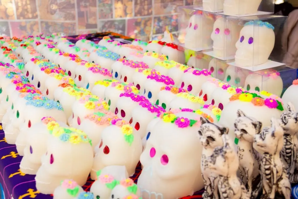 Mercadito de Día de Muertos reúne artesanías y productos tradicionales
