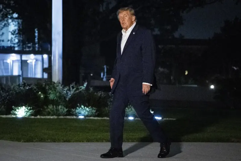 Trump pierde apoyo entre votantes latinos a un mes de las elecciones legislativas en EU